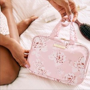 Yumi Kim Travel Case. NEW